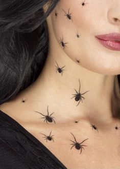 Hallowen Schminke, Spider Tattoos, Maquillage Halloween Simple, Spider Makeup, Halloweenský Makeup, Holloween Makeup, Halloween Spider Decorations, Halloween Makeup Pretty, Effects Makeup