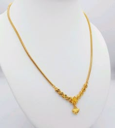 flower charm nacklace Simple Chains With Pendants, 2.5 Grams Gold Necklace, Short Chain Designs Gold Women, Simple Gold Chain Designs For Women, Gold Chain Designs For Women Latest, Simple Chain Designs Gold, Gold Necklaces Women Indian, Neck Chains Gold Simple, Gold Chains For Women Design