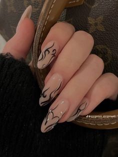 Nails Inspiration Simple, Almond Acrylic Nails Designs, Hollywood Nails, Nails Yellow, Black Acrylic Nails, Nude Nail Designs, Grunge Nails, Nail Swag