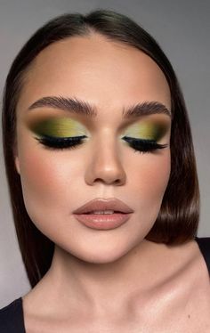 Green Eyeshadow Makeup, Olive Makeup, Spring Eye Makeup, Makeup Ojos, Great Makeup, Makeup For Black Skin, Makeup Is Life, Eye Makeup Pictures, Unique Makeup