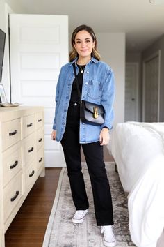 Outfits ideas with black jeans | six ways to wear black jeans | petite style Casino Outfit Casual, Aesthetic Black Jeans, Black Jeans Outfit Aesthetic, Jeans Outfit Work, Black Denim Jeans Outfit, Black Jeans Outfit Casual, Black Jeans Outfit Fall, Jean Shirt Outfits, Straight Jeans Outfit