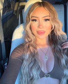 Light Color Hair Dye, Summer Hair Color For Olive Skin Tone, Latinas With Blonde Hair, Light Skin Hair Color Ideas, Hair Color Ideas For Latinas, Blonde Hair On Mexican Women, Blonde Hair Inspo Summer, Latina Blonde Hair Olive Skin, Blonde Latina