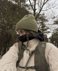 Outdoorsy Outfits, Wander Outfit, Surfergirl Style, Winter Aesthetics, Cute Hiking Outfit, Hiking Fits, Granola Girl Aesthetic, Hiking Outfits, Hiking Outfit Women