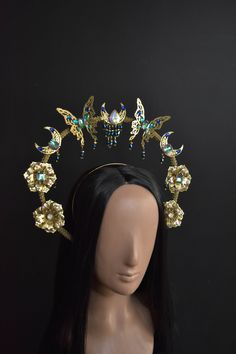 Gorgeous Butterfly Halo Gold Crown . The little perfect fashion accessory for your outfit. This crown is decorated with butterflies, flowers and lunar filigree ornaments.The many rhinestones also create an incredible shimmering effect. This halo gold crown is quite easy and comfortable to wear. This unique accessory will adorn your outfit for a festival or party. With this crown you can create your unique wedding or pregnancy photo shoot. Whimsical Crown-shaped Jewelry For Weddings, Gold Halo Crown, Halo Headpiece, Butterfly Crown, Halo Crown, Crown Gold, Wedding Headdress, Dance Accessories, Pregnancy Photo