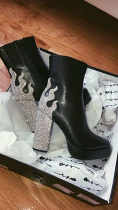 Fire Boots, Hype Shoes, Shoe Inspo, Shoe Closet, Shoe Obsession, Shoe Game