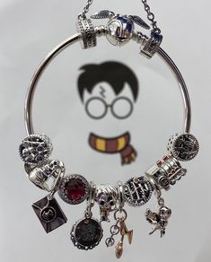 Harry Potter Pandora Bracelet, Harry Potter Pandora Charms, Pulsera Pandora Charms Ideas, Pandora Charms Aesthetic, Pandora Bracelet Aesthetic, Pandora Aesthetic, Harry Potter Charm Bracelet, Cer Nocturn