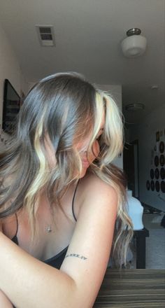 Chunky Underneath Highlights, Colorblock Hair Brown, Colorblock Highlights, Hair Fall 2022, Block Hairstyle, Colorblock Hair, Hair Curtain Bangs, Chunky Blonde Highlights