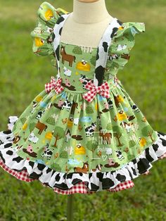 Beautiful dress inspired by a farm theme, made with cotton fabric printed with a fun farm animal design, your little princess will look beautiful in this outfit. The dress has elastic at the back of the waist and adjustable straps for better comfort. If you need hair bows for matching this dress, please see the designs available in my store! NOTE: SAMPLE DRESS IS PHOTOGRAPHED OVER A Petti skirt TO SHOW SKIRT FULLNESS, (PETTISKIRT NOT INCLUDED, AVAILABLE AS ADD ON) This dress is perfect for any o Kindergarten Outfits, Petti Skirt, Rodeo Dress, Farm Dress, Farm Activities, Cow Birthday, Party Photoshoot, American Girl Doll Patterns