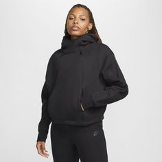 Setting the bar for premium warmth and polished comfort since 2013, Tech Fleece is entering a new era. Slightly cropped, this spacious hoodie has an easygoing—but elevated—feel. Our premium, lightweight fleece–smooth both inside and out–gives you plenty of warmth without adding bulk. Complete the look with some matching Tech Fleece bottoms or your favorite leggings. Entering A New Era, Louis Vuitton Taschen, Womens Oversized Hoodie, Nike Sportswear Tech Fleece, Favorite Leggings, Nike Tech Fleece, Jeans For Short Women, Nike Tech, Tech Fleece