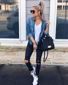 Cute Travel Outfits Spring, Outfit For Sporting Event, Casual Outfit Ideas For Women, Stylish Casual Outfits Women, Cute Outfits With Sneakers, Cute Winter Outfits, Black Long Sleeve Dress, Black Women Fashion, Casual Fall Outfits