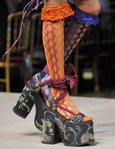 Last Fashion Hero | Platform Shoes from Vivienne Westwood Spring 2012 Vivienne Westwood Shoes, Donatella Versace, Mode Inspo, Inspiration Mode, Mode Inspiration, Pastel Goth, Suho, Fashion Week Spring, Platform Shoes