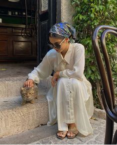 Emirati Fashion, Hijab Fashion Spring, Modest Summer Aesthetic Outfits, Modern Modest Fashion Summer, Spring Outfits Hijab Modest Fashion, Hijab Summer Dress, Modest Summer Dresses Muslim, Tropical Hijab Outfit, Hijab Fashion Inspiration Summer