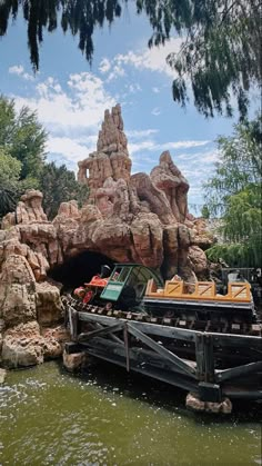 there is a boat in the water near some rocks and other things that are around it