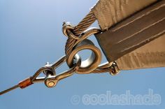 an image of a close up view of the rope and hook on a sailboat