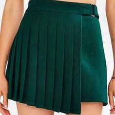 Pleat-Front Mini Skirt From J.O.A. Cozy Wool Cut Short In A Draped Silhouette Featuring A Pleated Front And Buckled High-Rise Waist. Size Medium Dark Green Nwt Perfect Condition - Length: ~15” (Laying Flat) - Width: ~15” (Laying Flat) - Wool, Polyester - Model Is 5'9" And Wearing A Medium - Measurements Taken From Size Medium Green Casual Mini Skirt For Winter, Green Pleated Winter Skirt, Green High Waist Tennis Skirt, High Waist Green Skort For Fall, Green Pleated Short Skirt, Green Fitted Pleated Skirt For Winter, Fitted Green Pleated Skirt For Winter, Green Short Pleated Skirt, Short Green Skirt For Fall