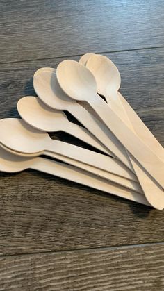 six wooden spoons are stacked on top of each other in the shape of hearts