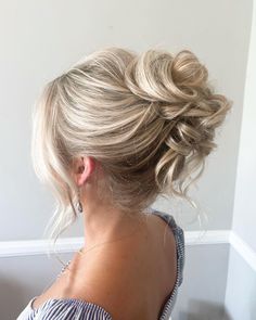 Prom Updos Medium Hair, High Wedding Hair Updo, Hair Updos Blonde, Mid Updo Wedding Hair, Debs Hairstyles Updo, Debs Hair Updo, Loose Curled Updo, High Bun Updo Prom, Prom Hairstyles High Updos