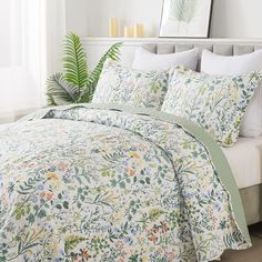 PRICES MAY VARY. 🌲Multipurpose & Lightweight🍀HoneiLife Lightweight Quilt Set is good idea for a summer quilt, a nice underneath for spring & fall and winter,soft and romantic color & pattern,Pair with delicate and lovely fan edge,not only practical but also aesthetic 🌲Natural Floral Pattern🍀HoneiLife Floral Quilts include depictions of colorful small flowers, along with soft colors, create fresher-looking spaces -Not noly a quilt set but also ornament 🌲Exquisite quilting🍀HoneiLife put more King Quilt Bedding, Retro Bed, Floral Bedspread, Floral Bedding Sets, Summer Quilts, Floral Bedding, Romantic Colors, Floral Quilt, Coverlet Set