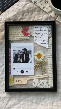 Unique & Creative Anniversary Gift Ideas Bf Bday, Pressed Flowers Diy, Diy Anniversary Gift, Football Homecoming, Diy Anniversary, Bf Gifts, Creative Gifts For Boyfriend, Frame Diy