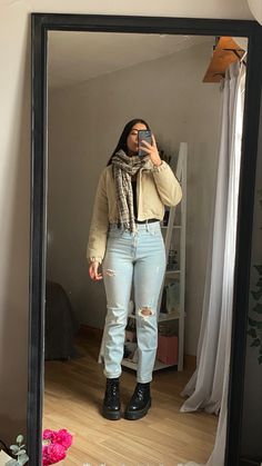 Outfit Con Combat Boots, Outfits Con Botas Y Jeans, Jacket Scarf Outfit, Winter Combat Boots Outfit, Outfit With Combat Boots, Combat Boots Outfit For Women, Outfits With Combat Boots, Outfit Combat Boots, Combat Boot Outfits