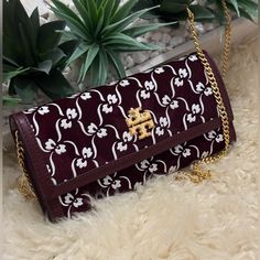 Tory Burch Juliette Floral Suede Convertible Chain Wallet/Crossbody. Excellent Condition Tory Burch Crossbody, Chain Wallet, Tory Burch Bags, Tory Burch Bag, Wallet Chain, Purple Black, Purple And Black, Crossbody Bags, Tory Burch