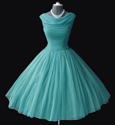 Vintage turquoise chiffon 50s dress Mint Homecoming Dresses, Gaun Koktail, Vintage Ball Gowns, Vintage 1950s Dresses, Dress Chiffon, Short Prom Dress, Color Turquoise, Vestidos Vintage, Chiffon Prom Dress