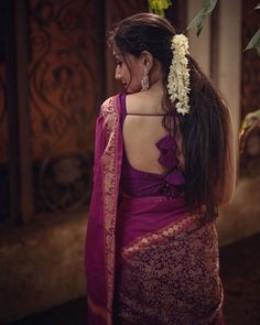 Vani Bojan, Painting Poses, Fashion Terminology, Backless Blouse Designs, Poses Women, Saree Photoshoot, Backless Blouse, Engagement Photo Poses, Aesthetic Women