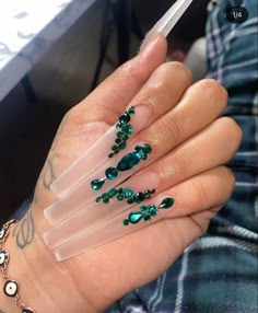 Emerald Gem Nails, Emerald Green Acrylic Nails With Rhinestones, Green Gem Nails, Green Crystal Nails, Buchonas Nails