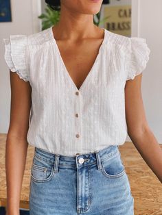 White Embroidered Blouse, Blouse Sleeveless, Mode Inspiration, White Blouse, Embroidered Blouse, Spring Summer Outfits, Look Fashion, Spring Summer Fashion