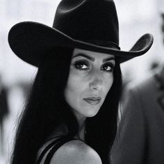 Cher Young 1970s, Cher 1970s, Cher Black And White, Cher Young, Marilyn Monroe Portrait, Cowgirl Hats, Black And White Portraits