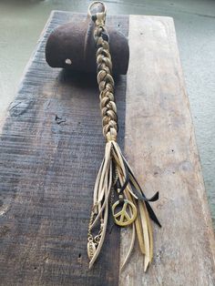 a rope with scissors and other items tied to it sitting on a wooden plank in the water