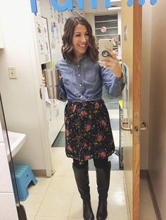 art teacher interview outfits Semi Formal Mujer, Casual Teacher Outfit, Preschool Teacher Outfits, Teaching Clothes, Light Denim Shirt, Teacher Outfit Ideas, Teacher Attire, Teacher Shoes, Teacher Outfits Elementary