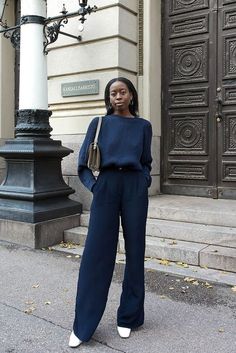 What To Wear With Navy Pants: 11 Everyday Outfits - The Wandering Girl Palazzo Pants Outfit, Smart Casual Dress Code, Oversized Sweater Outfit, Dress Code Casual, Chique Outfit, Smart Casual Dress, Corporate Attire, Smart Casual Style