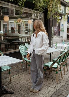 White Hanae Shirt Jeans And White Shirt, White Long Sleeves, Effortless Outfit, Grey Jeans, Brown Suede, Womens Clothing Tops, The White, Favorite Outfit, Unique Style