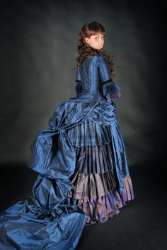 I'm not really a fan of bustle gowns but this dress is stunning! I normally prefer a crinoline dress (or hooped dress) but this I Love :) Mina Murray, Georgian Dress, Bram Stoker's Dracula, Victorian Costume, Period Dress, Period Outfit