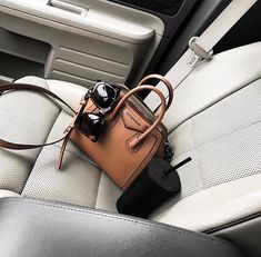 Givenchy Antigona mini bag brown Givenchy Bag Outfit, Black Handbag Outfit, Designer Handbag Storage, Car Bags, Antigona Mini, Bag Styling, Mini Antigona, Mini Outfit, Givenchy Handbags