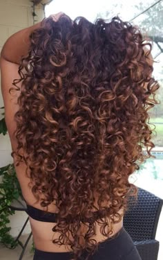 Curly Color, Colored Curly Hair, Beautiful Curly Hair, Curly Hair Inspiration, Long Curly Hair, Long Curly, Natural Curls