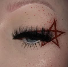 Halloween Eye Makeup Looks, Nem Halloween Makeup, Gothic Eye Makeup, Maquillage Halloween Simple, Goth Eye Makeup, Devil Makeup, Halloweenský Makeup, Holloween Makeup, Drag Make-up