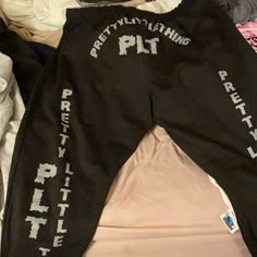 Pretty Little Thing Sweat Pants Oversized Fit Like A 3x/4x Oversized Bottoms With Letter Print For Spring, Cute Sweatpants, Teenage Fashion, Pretty Little Thing, Sweat Pants, Teenage Fashion Outfits, Pants Color, Classy Outfits, Oversized Fits