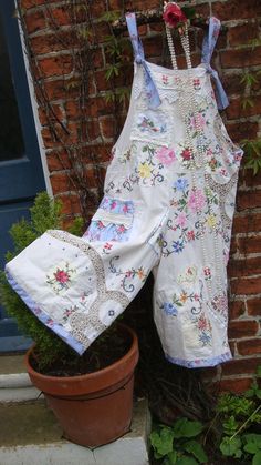 Patchwork Overalls Diy, Upcycling Overalls, Upcycle Overalls Diy, Market Set Up Ideas Clothing, Upcycled Overalls, Patchwork Overalls Hippie, Vintage Cotton Overalls, Upcycled, Remake Clothes, Patchwork Clothes