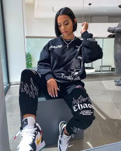 Product Name Letter graffiti printed Sweatshirt+Joggers Pants Matching Set NM-8325 Item NO. NM-8325 Pattern Type Letter Weight 0.8 kg = 1.7637 lb = 28.2192 oz Category Two Pieces Two-piece Pants Set Creation Time 2020-10-17 Bruh Girl, Looks Hip Hop, Sweatpants Outfits, Outfits Matching, Oversized Hoodies, Matching Sets Outfit, Joggers Pants, Tomboy Style Outfits