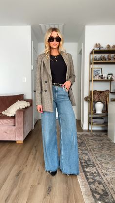 WIDE LEG DENIM OUTFIT IDEAS - Lifestyle Blog by Leanne Barlow Light Wide Jeans Outfit, Wide Leg Jeans With Blazer, Western Jeans Outfit, Wide Leg Cropped Pants Outfit, High Waisted Wide Leg Jeans Outfit, Wide Leg Jean Outfits, Wide Jeans Outfit