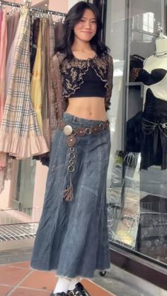 #ootd #vintage #outfits #outfitstyle #vintageoutfitideas #vintageinspired #y2k #y2kaesthetic #outfitoftheday #outfitideasforwomen Everyday Vintage Outfit, W2k Outfits, Y2k Layering Outfits, Dress And Jeans Outfit, Y2k Denim Outfit, Bree Fit, 2000s Fashion Outfits Aesthetic, Vintage Y2k Outfits, Grunge Skirt Outfit