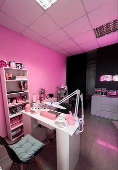 Mesa Nail Designer, Nail Desks, Pink Nail Salon, Cosmetology Career, Esthetician Inspiration, Nail Room Ideas, Tech Room, Polish Organization, Beauty Room Salon