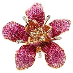 18K Gold Flower Collection Fuschia Gemstone Ring 66 Diamonds - 0.65CT 28 Green Garnets - 0.60CT 295 Rubies - 6.95CT 18K Rose Gold - 20.81GM Unique handicrafts and precious Fuschia gemstones make a delicate flower bloom on your finger. It seems to help you forever preserve the most beautiful scenery of spring and cherish it. Whether it's important social occasions or daily wear, it's a masterpiece that never gets tired of seeing. Convertible Jewelry, Pin Ring, Diamond Flower Pendant, Rose Gold Flower, Personalized Anniversary Gifts, Green Garnet, Purple Jewelry, Diamond Brooch, Diamond Cocktail Rings