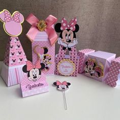 minnie mouse party favors and cupcake toppers