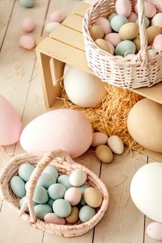 there are many eggs in baskets on the floor