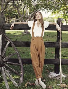 Women In Suspenders, Womens Wear Daily, Nature Fashion, Photography Posing Guide, Farm Style, Creative Portraits, Vogue Paris