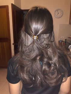 Hairstyles For Soft Hair, Heatless Curls Aesthetic, Perfect Hair Aesthetic, Curled Hair Aesthetic, Long Hair Inspo Brunettes, Brunette Hair Aesthetic, Haircuts Aesthetic, Where To Buy Dresses, Dark Hair Hairstyles