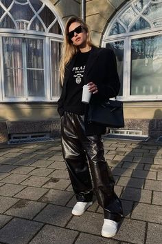 Leather Pant Outfits, Leather Pants Street Style, Leather Pants Fit, Leather Pants Outfit Winter, Faux Leather Pants Outfit, Marie Von Behrens, Wide Leg Outfit, Pant Outfits